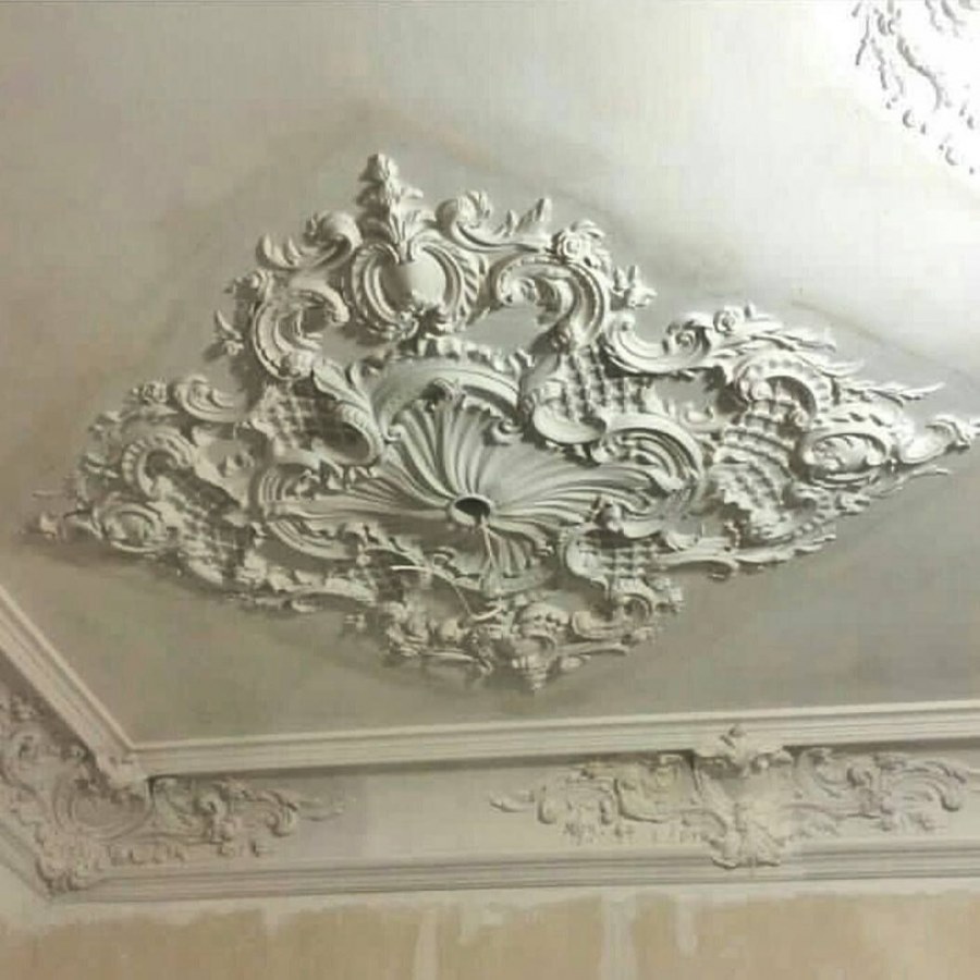 Красивые потолки с лепниной