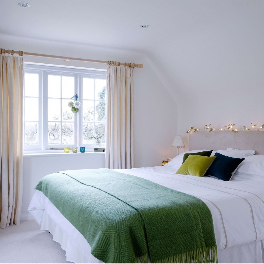 Спальня с зелеными акцентами