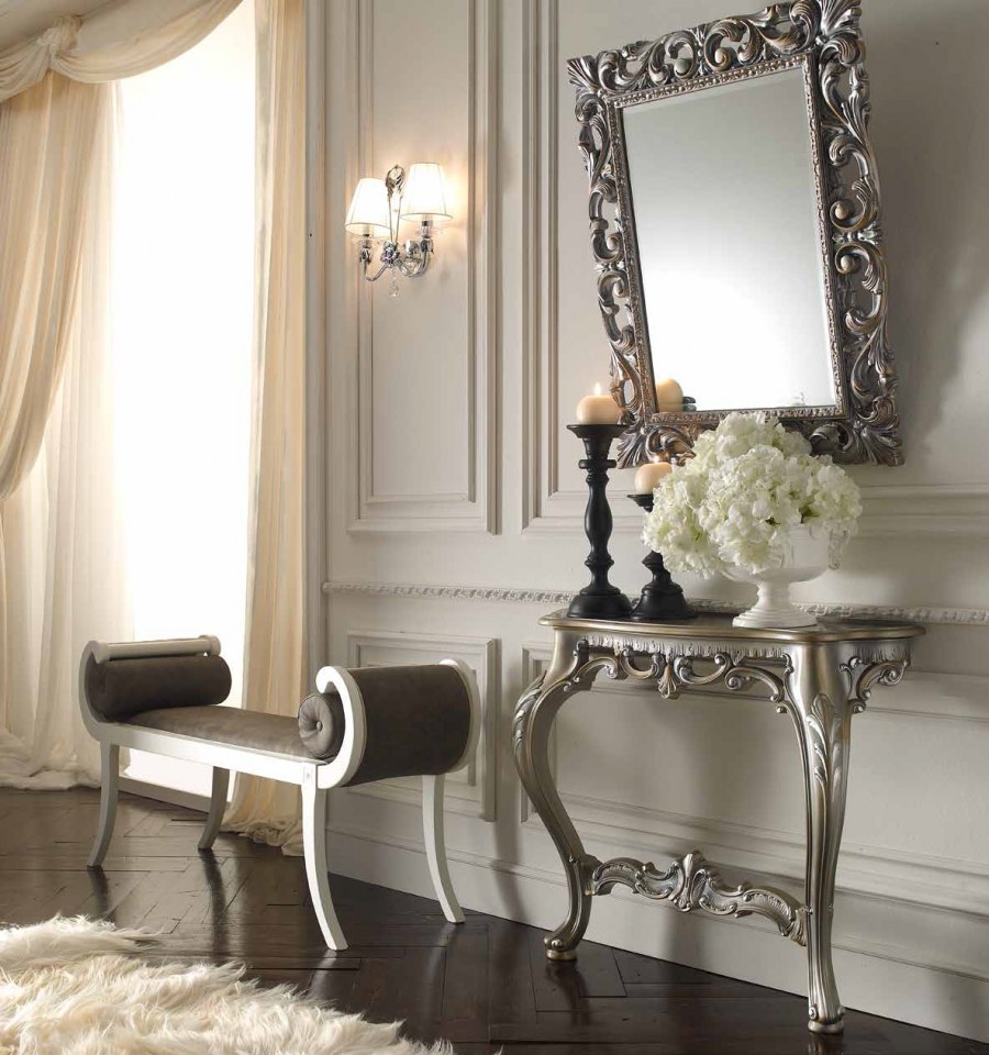 Консоль Неоклассика