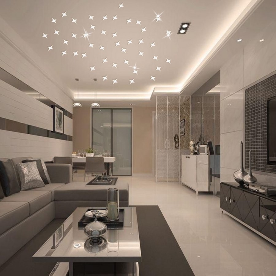Стильный потолок в гостиной