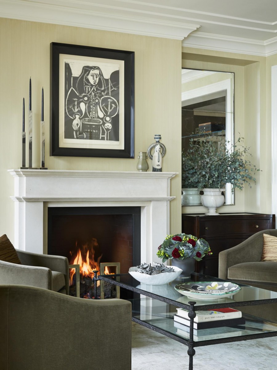 Маленькая гостиная с камином