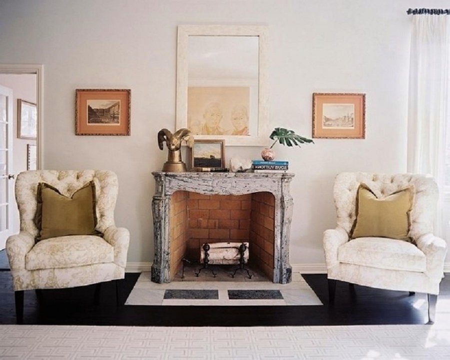 Камин в интерьере гостиной