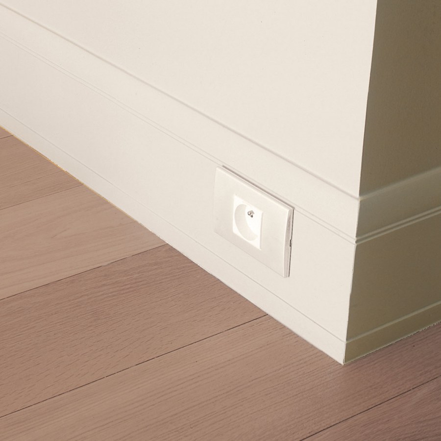 Плинтус Orac Decor sx104