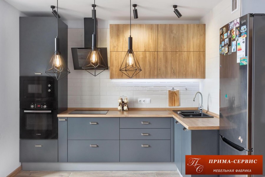 Кухня серый бетон и столешница под дерево