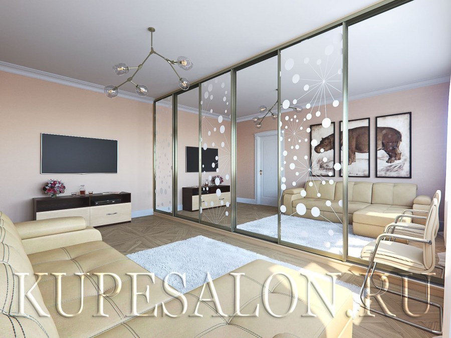 Гостиная с зеркальным шкафом