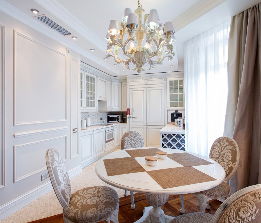 Белая кухня столовая Неоклассика