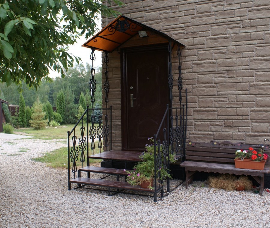 Маленькое крыльцо