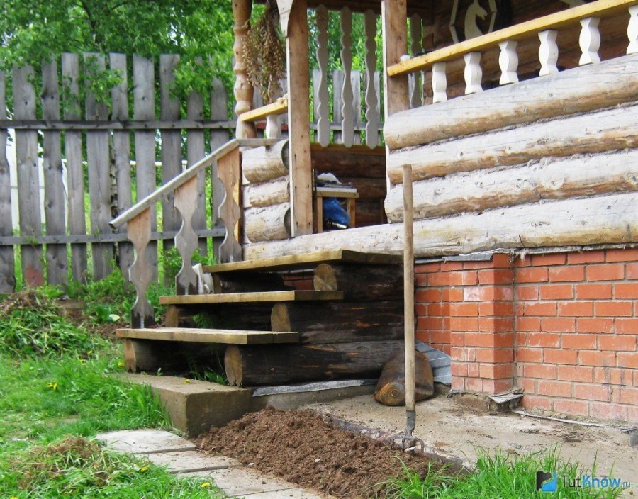 Деревянные ступеньки для крыльца