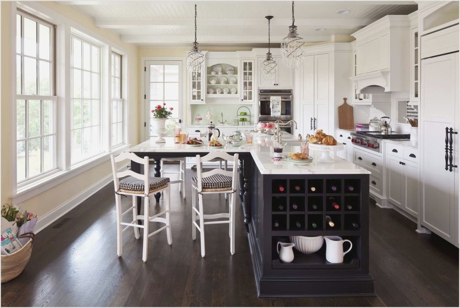 Кухня с островом в американском стиле