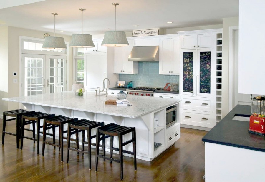 Кухонный остров в квартире