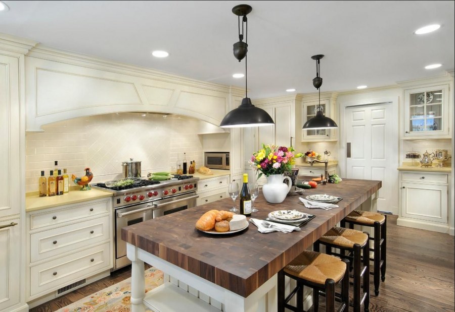 Светильники над островом на кухне