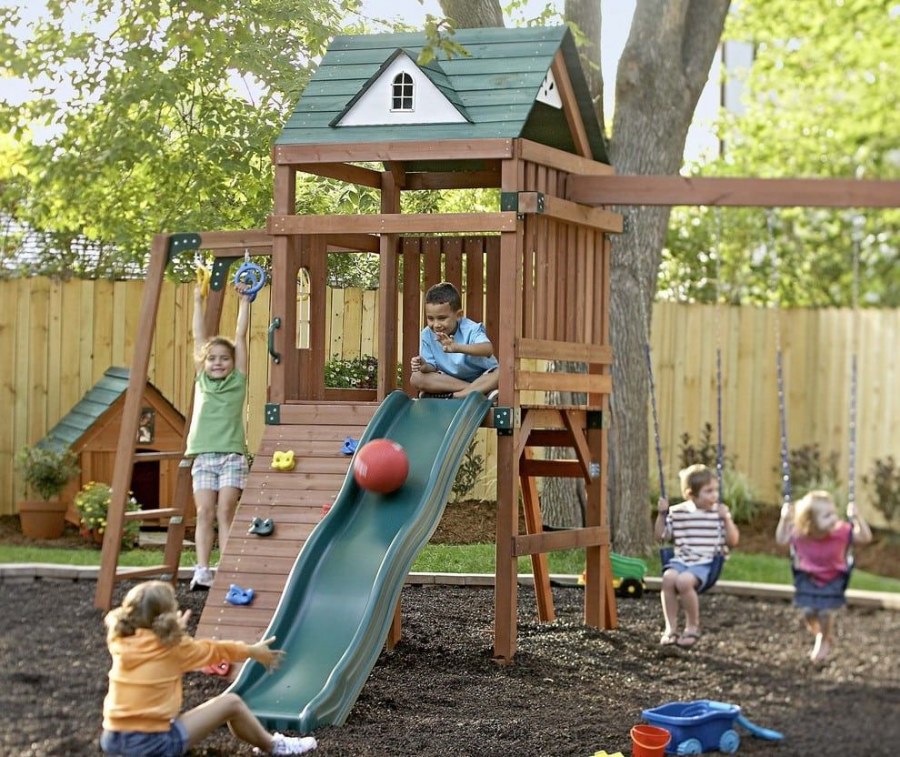 Игровой уголок для детей на даче