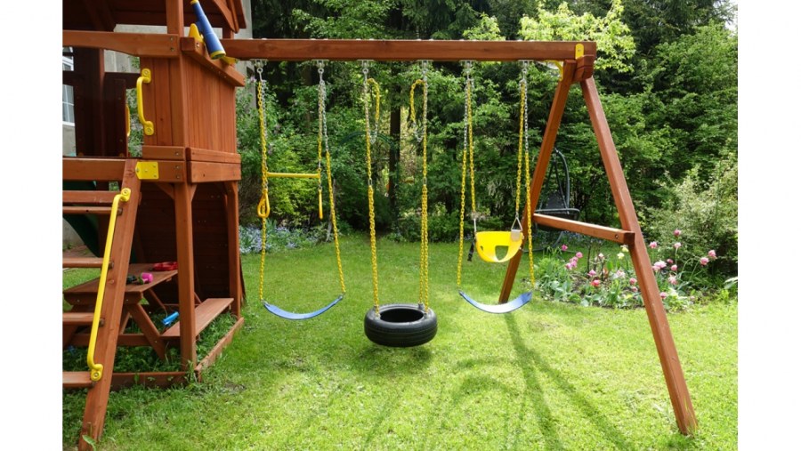 Обустроить детскую площадку на даче