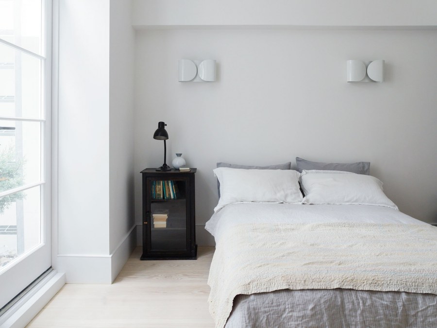 Светло серые стены