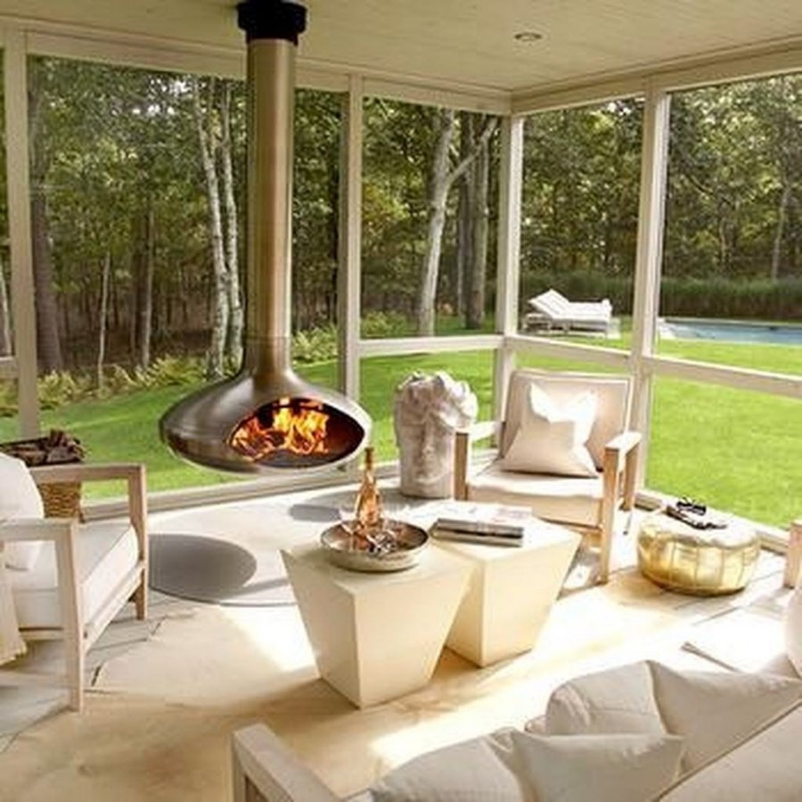 Терраса с подвесным камином