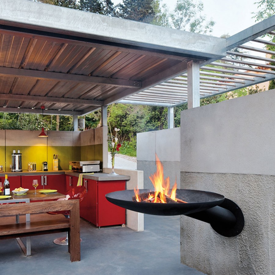 Современная зона барбекю