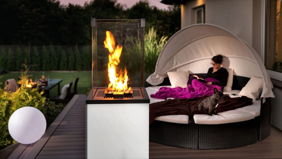 Газовый камин на террасе