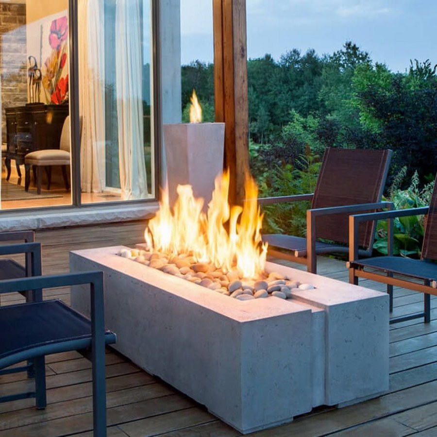 Очаг на участке в современном стиле