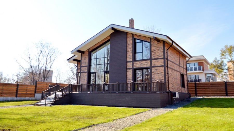 Дом кирпичный двухэтажный