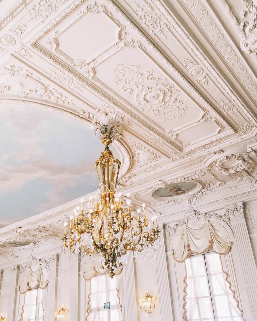 Потолок в стиле рококо