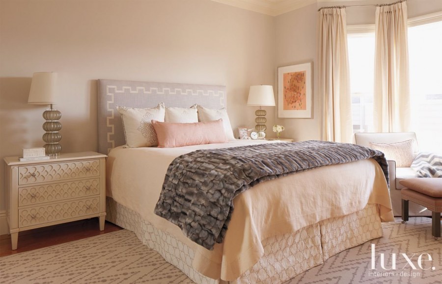 Бежево розовый цвет стен