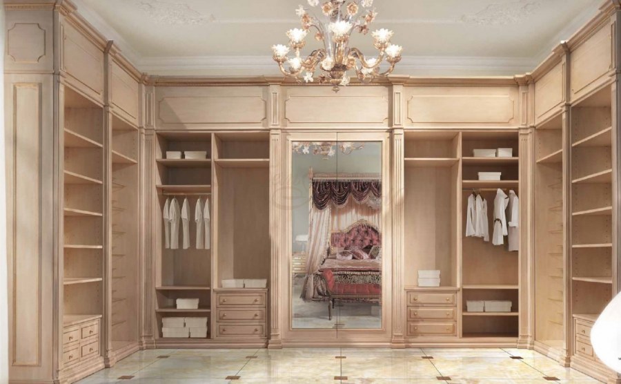 Встроенный шкаф-гардеробная в классическом стиле