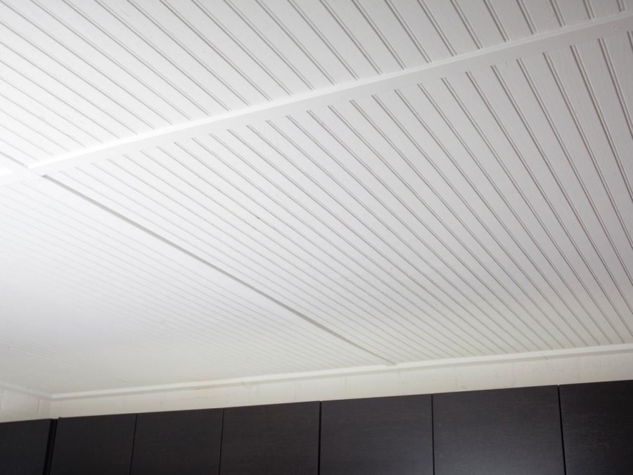 Потолок из перфорированных панелей