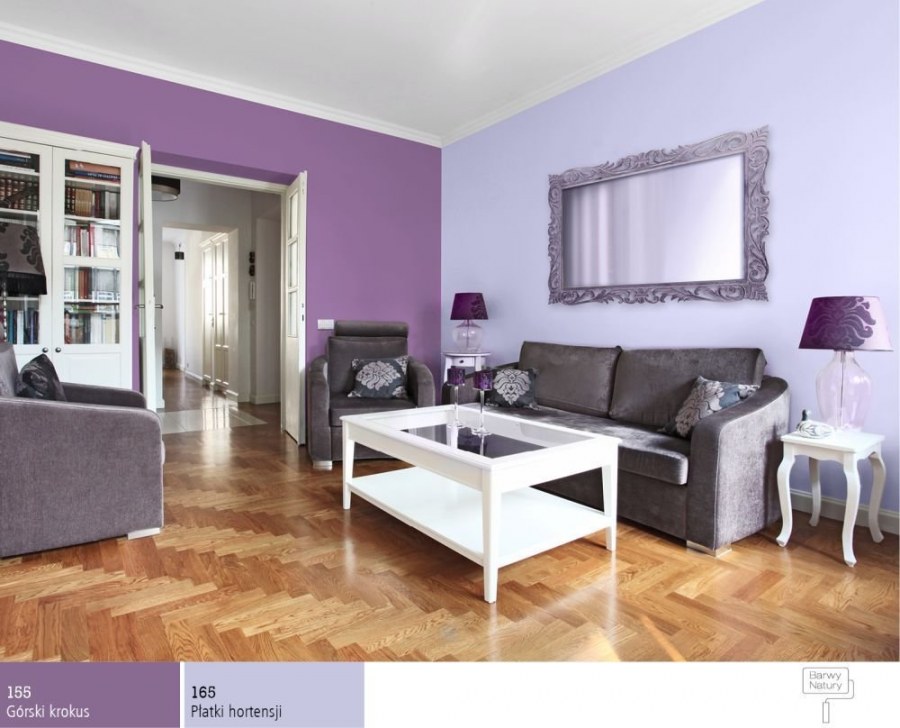 Сиреневые стены в интерьере гостиной