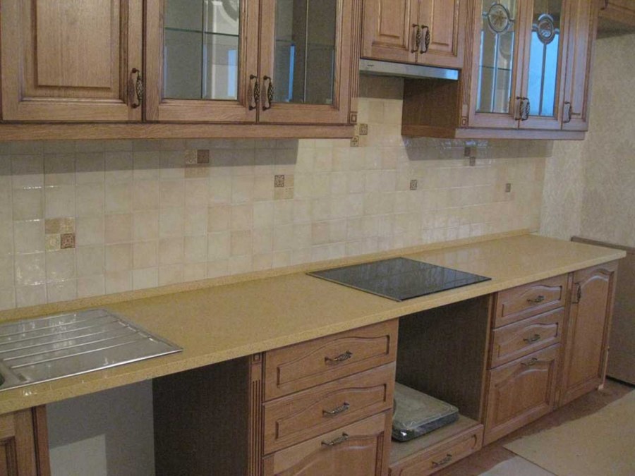 Бежевая столешница кварц