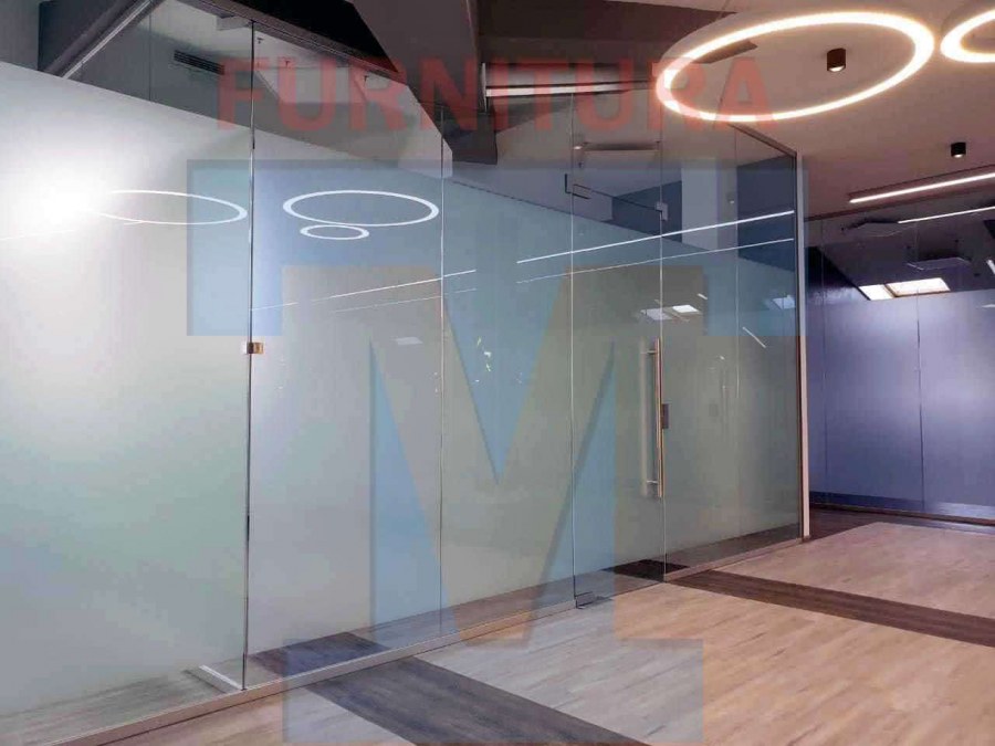 Цельностеклянная перегородка орман