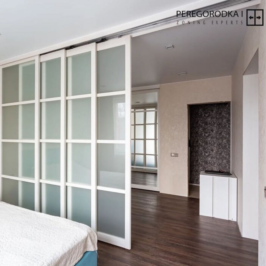 Цельностеклянные раздвижные перегородки слайдер