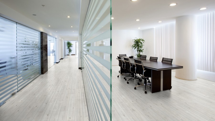 Цельностеклянные раздвижные перегородки