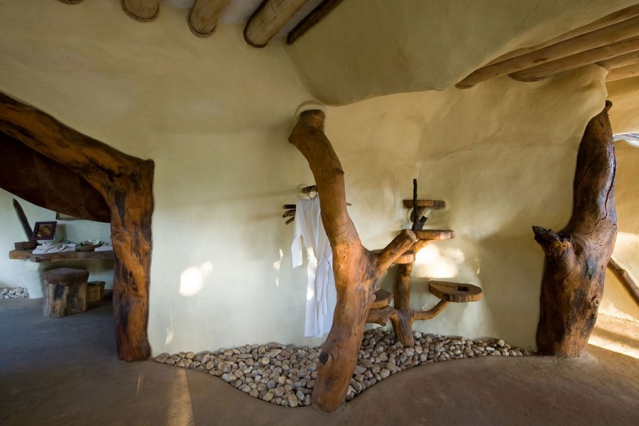 Комната в первобытном стиле