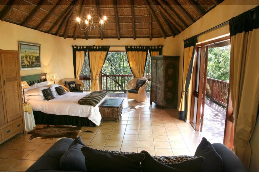 Шторы в спальню в африканском стиле