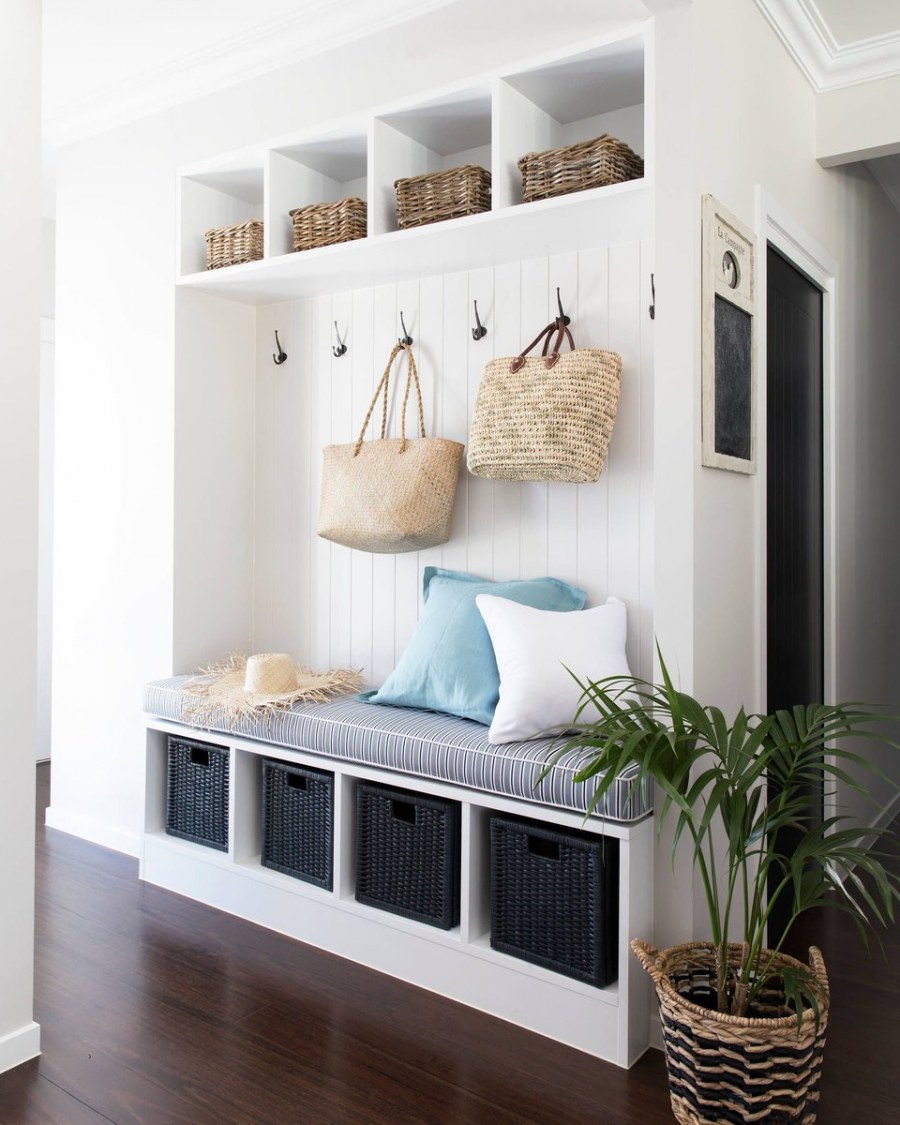 Прихожая в стиле фармхаус