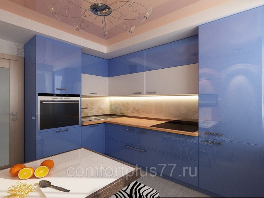 Двухцветная и двухуровневая кухня