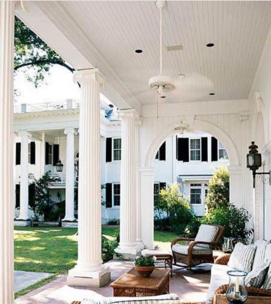 Терраса с колоннами