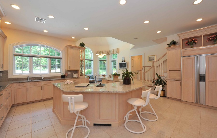 Кухня большая вилла