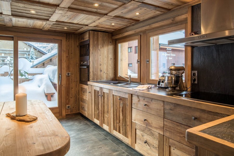 Интерьер кухни в стиле Шале