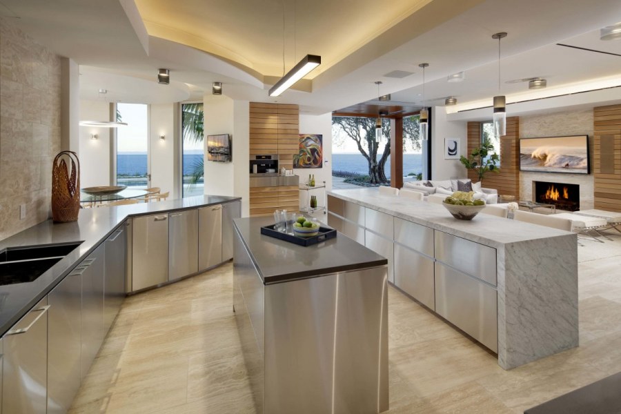 Дом внутри кухня