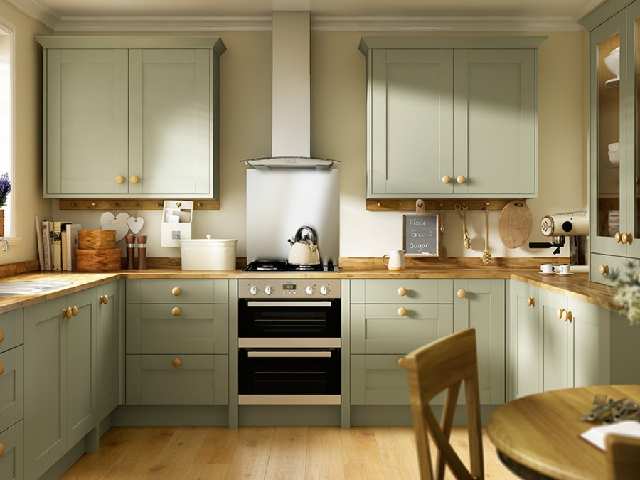 Кухня в скандинавском стиле с мойкой у окна