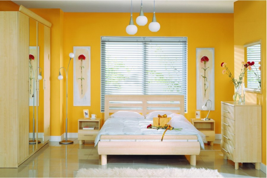 Спальня с желтыми акцентами