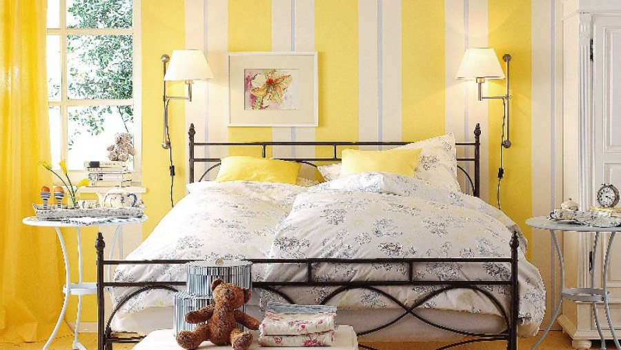 Светло желтая спальня