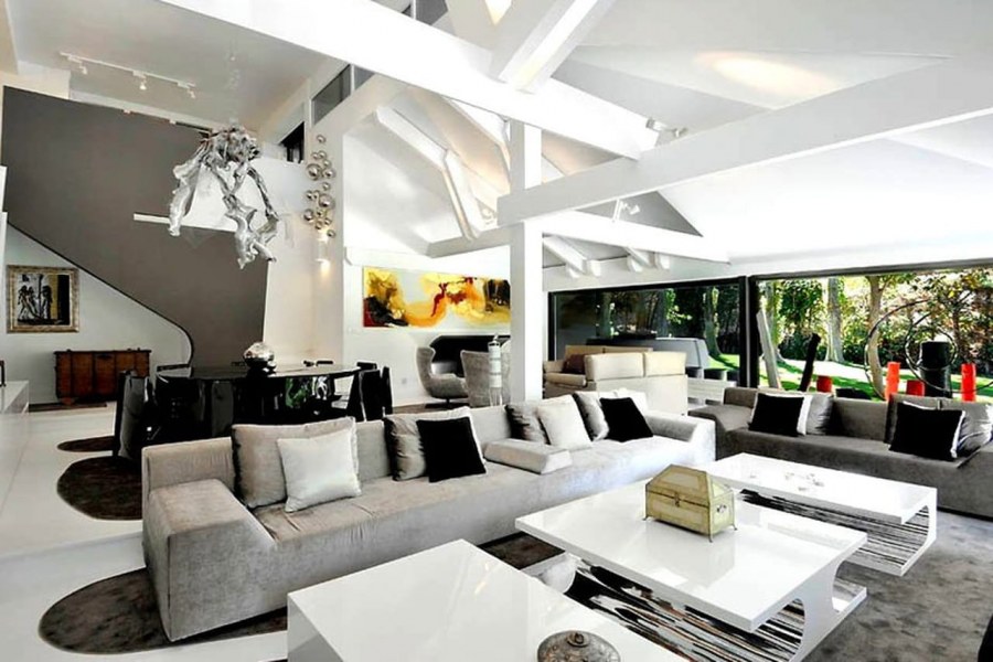 Дом в белом стиле