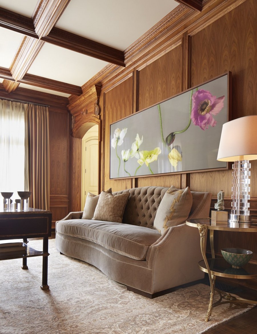 Гостиная с деревянными панелями