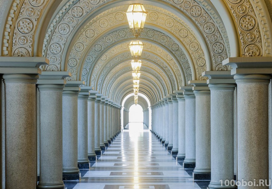 Стена с колоннами