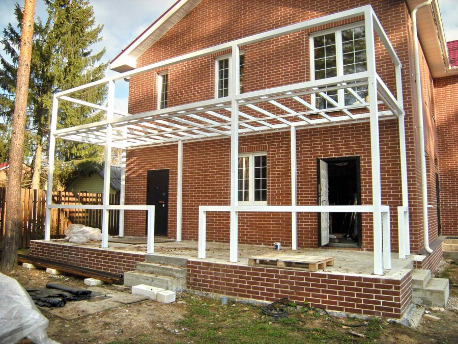 Терраса к дому из металла