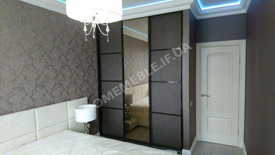 Угловой шкаф-купе в спальню