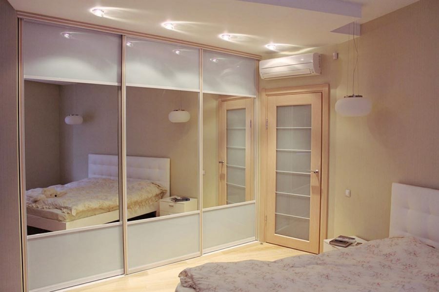Встраиваемый шкаф в спальню