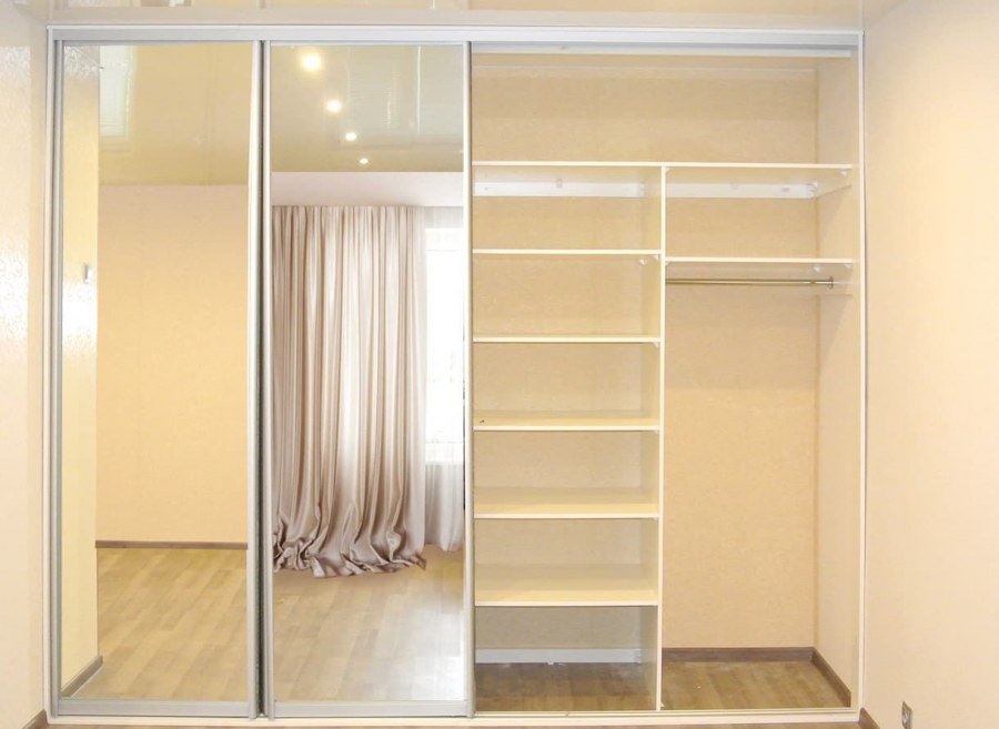 Встроенный шкаф-купе в гостиную